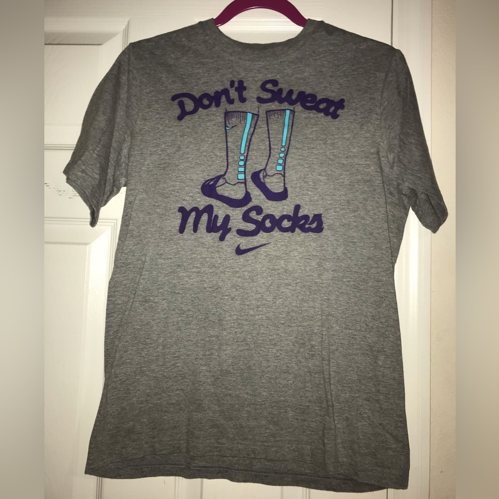 Nike graphic tee Size extra large. Bundle to Save!!